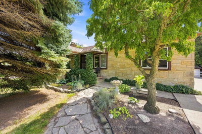 1027 London Road • Sarnia, ON photo 2