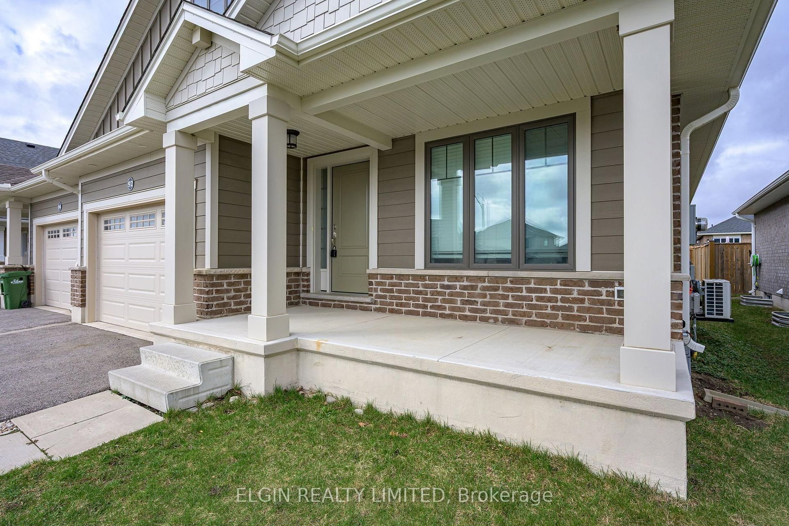 92 Renaissance Drive • St. Thomas, ON photo 2