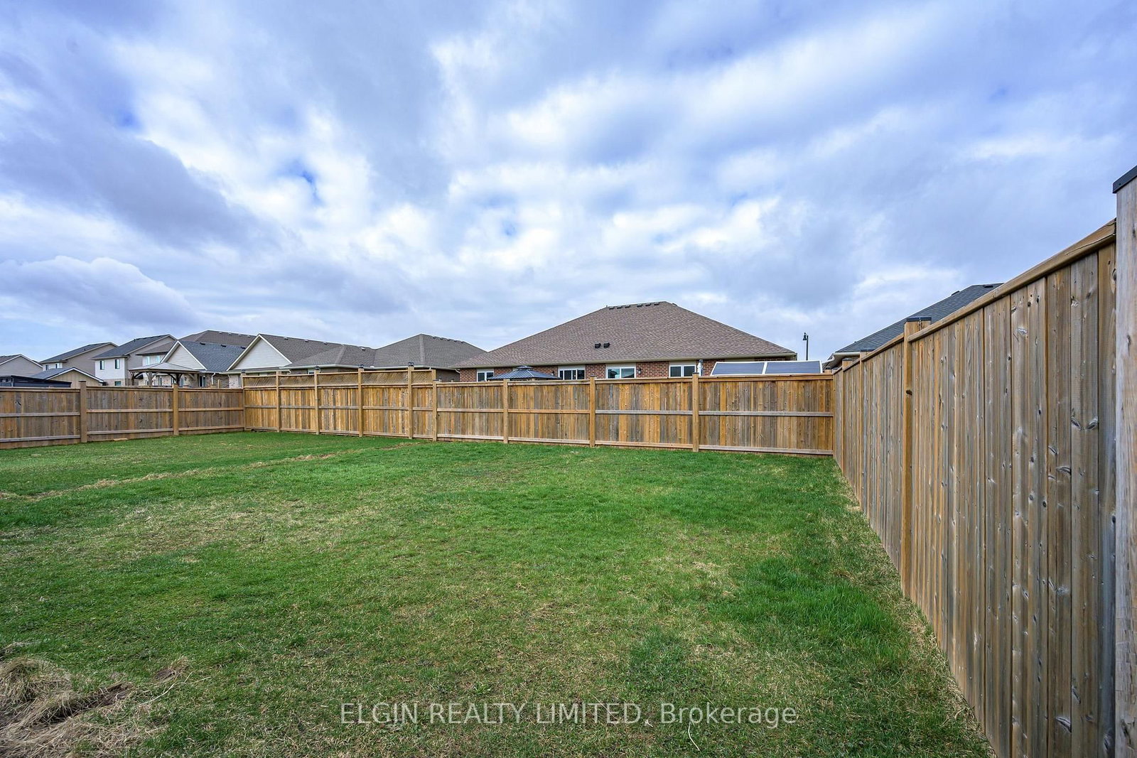92 Renaissance Drive • St. Thomas, ON photo 3