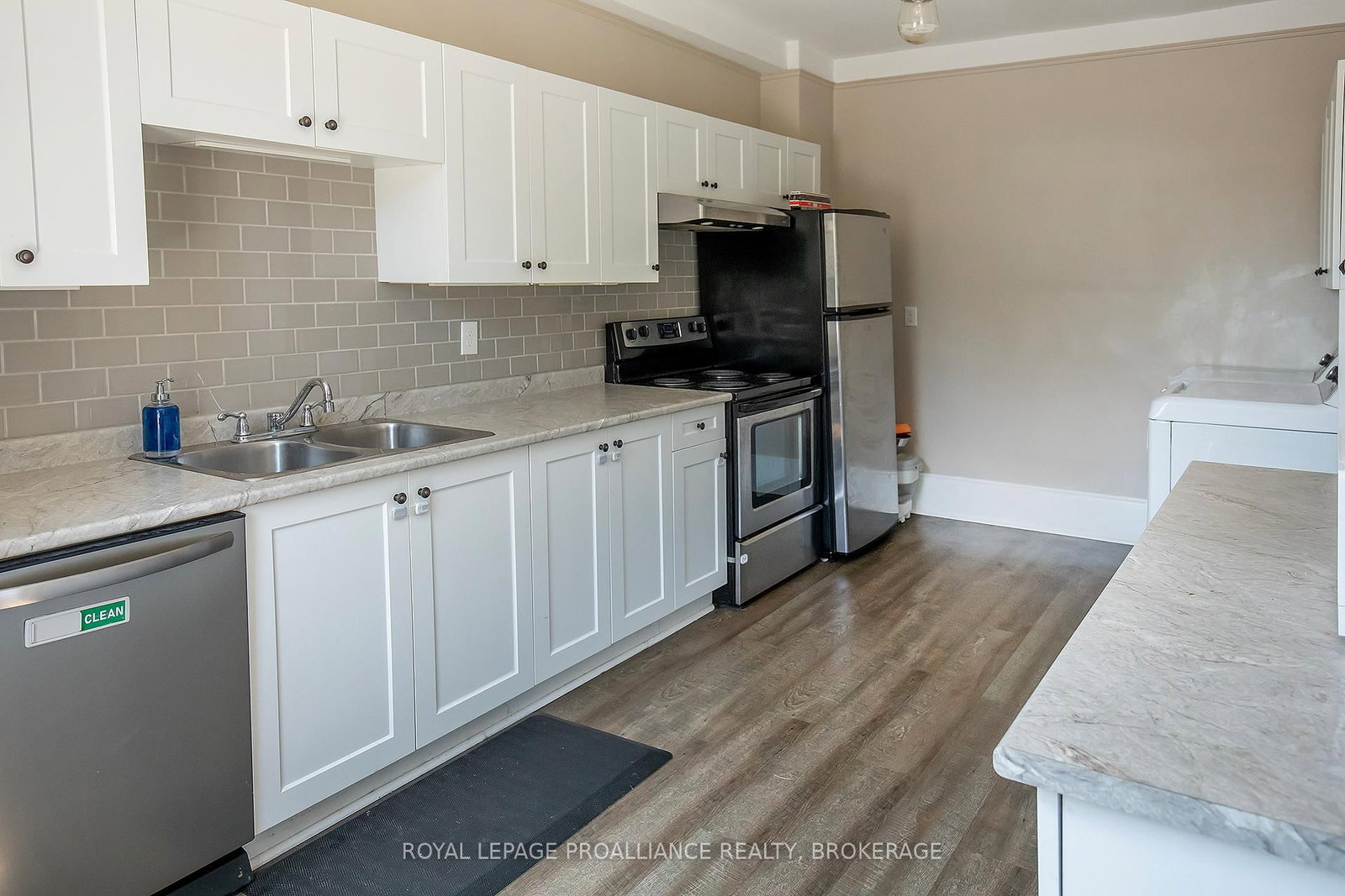 300 Sydenham Street • Kingston, ON photo 12