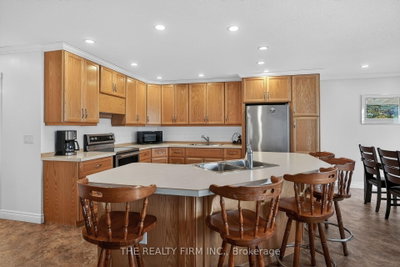 4084 Bluepoint Drive • Plympton-Wyoming, ON photo 5