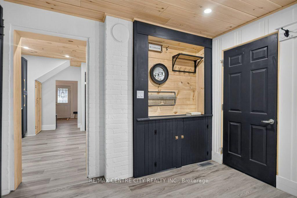 344 Wellington Street • St. Thomas, ON photo 22