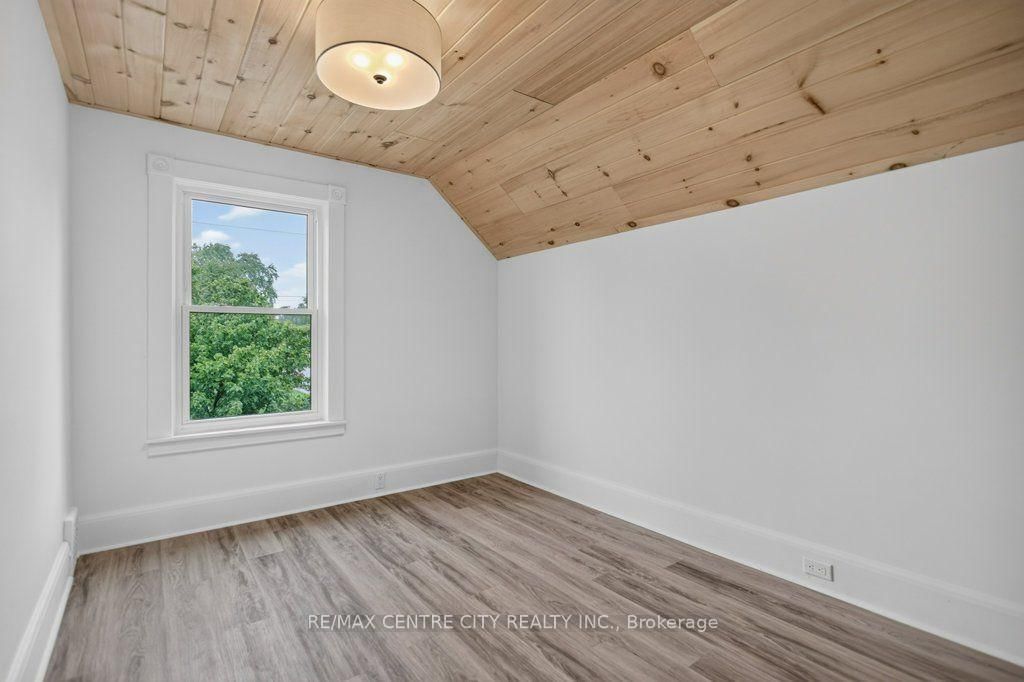344 Wellington Street • St. Thomas, ON photo 31