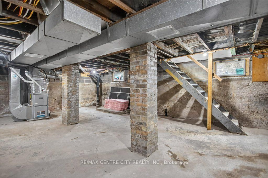 344 Wellington Street • St. Thomas, ON photo 38