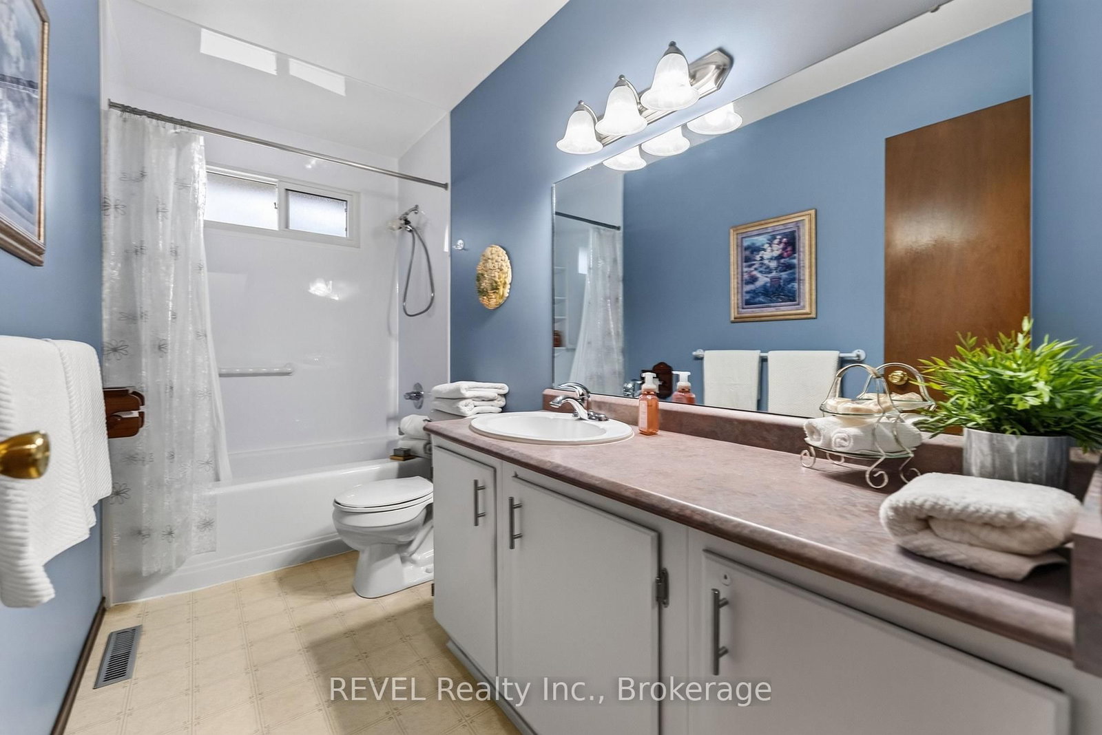 36 Manor Road • St. Catharines, ON photo 11