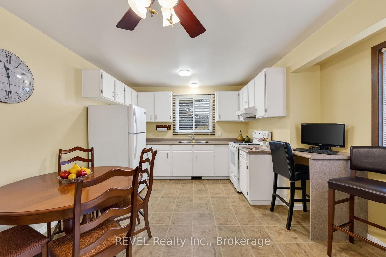 36 Manor Road • St. Catharines, ON photo 5