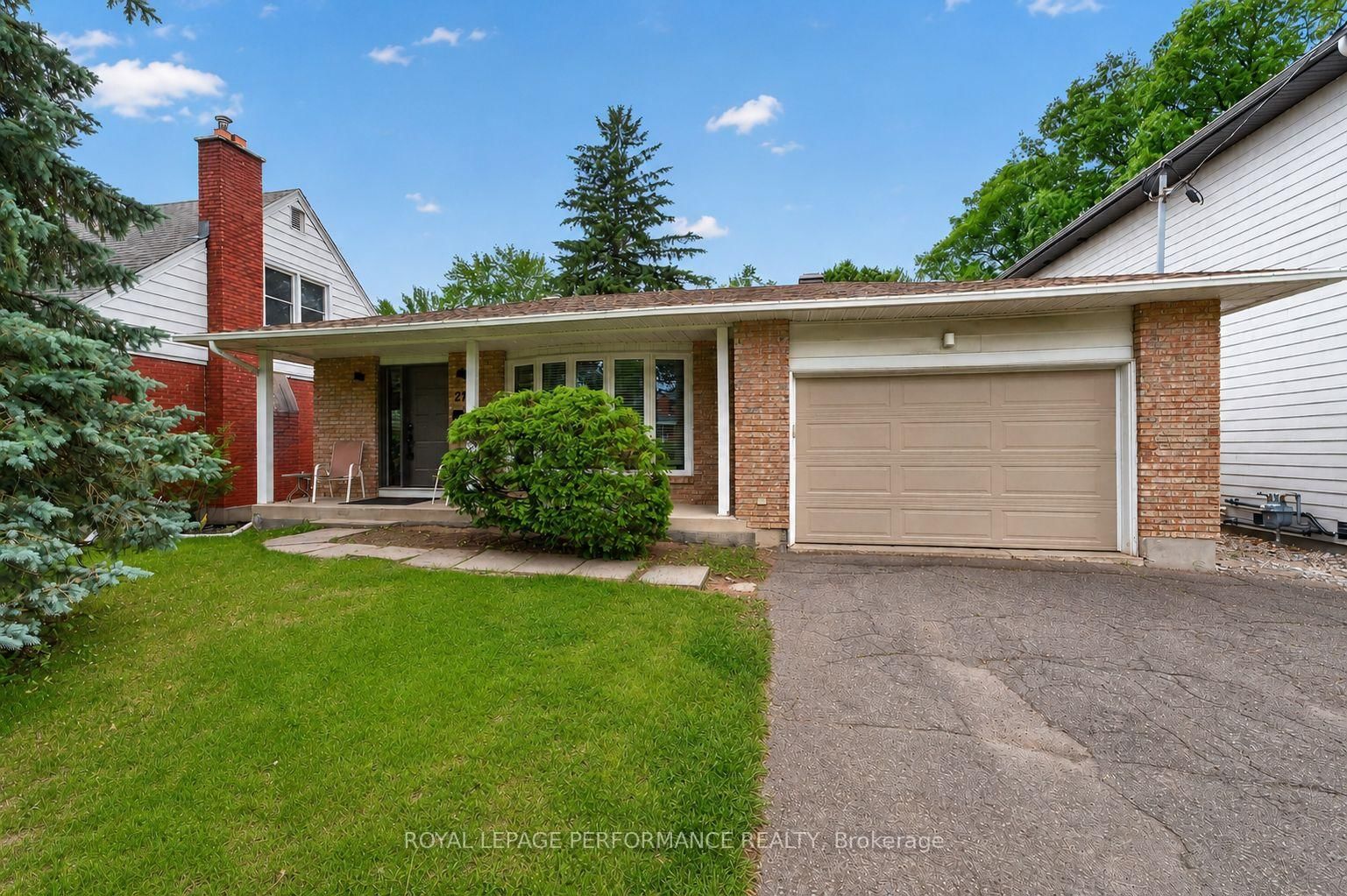 Detached House for sale at 270 Compton Avenue, Ottawa, Ontario, K2B 5A9 - Woodroffe - MLS: X13732000