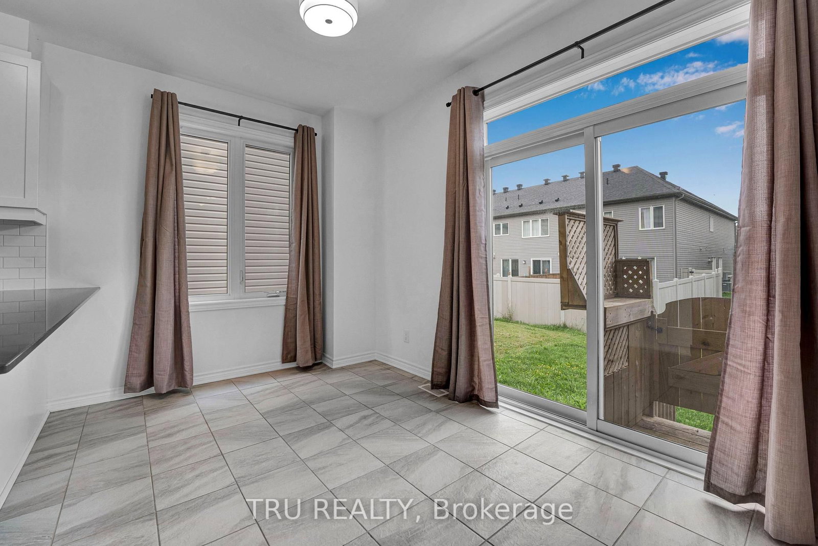 207 QUARTER HORSE Street • Ottawa, ON photo 16