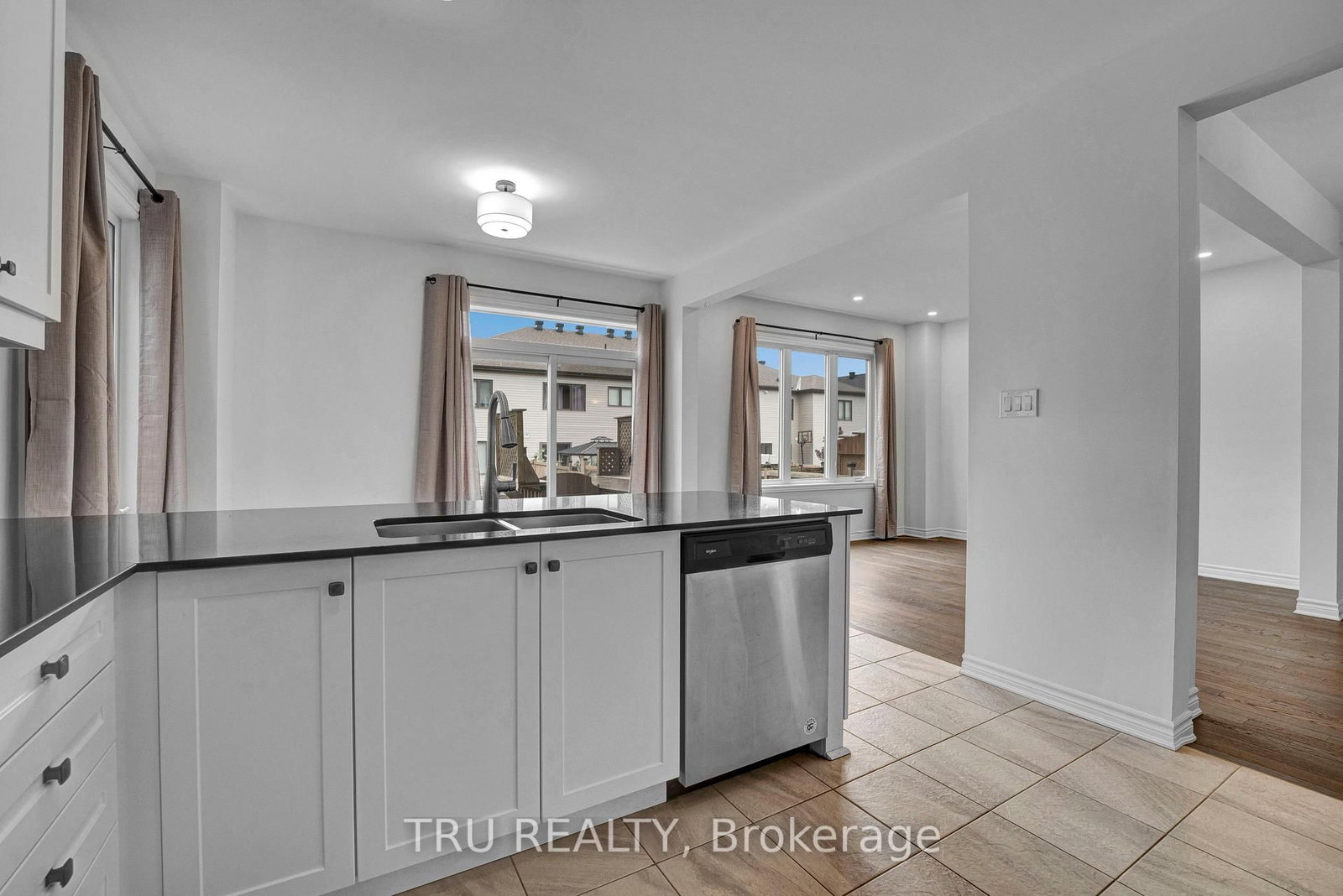 207 QUARTER HORSE Street • Ottawa, ON photo 21
