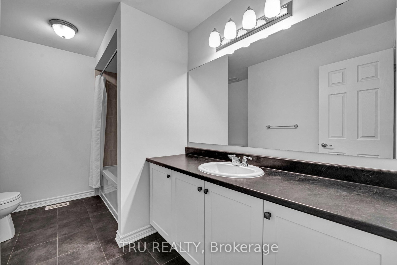 207 QUARTER HORSE Street • Ottawa, ON photo 29