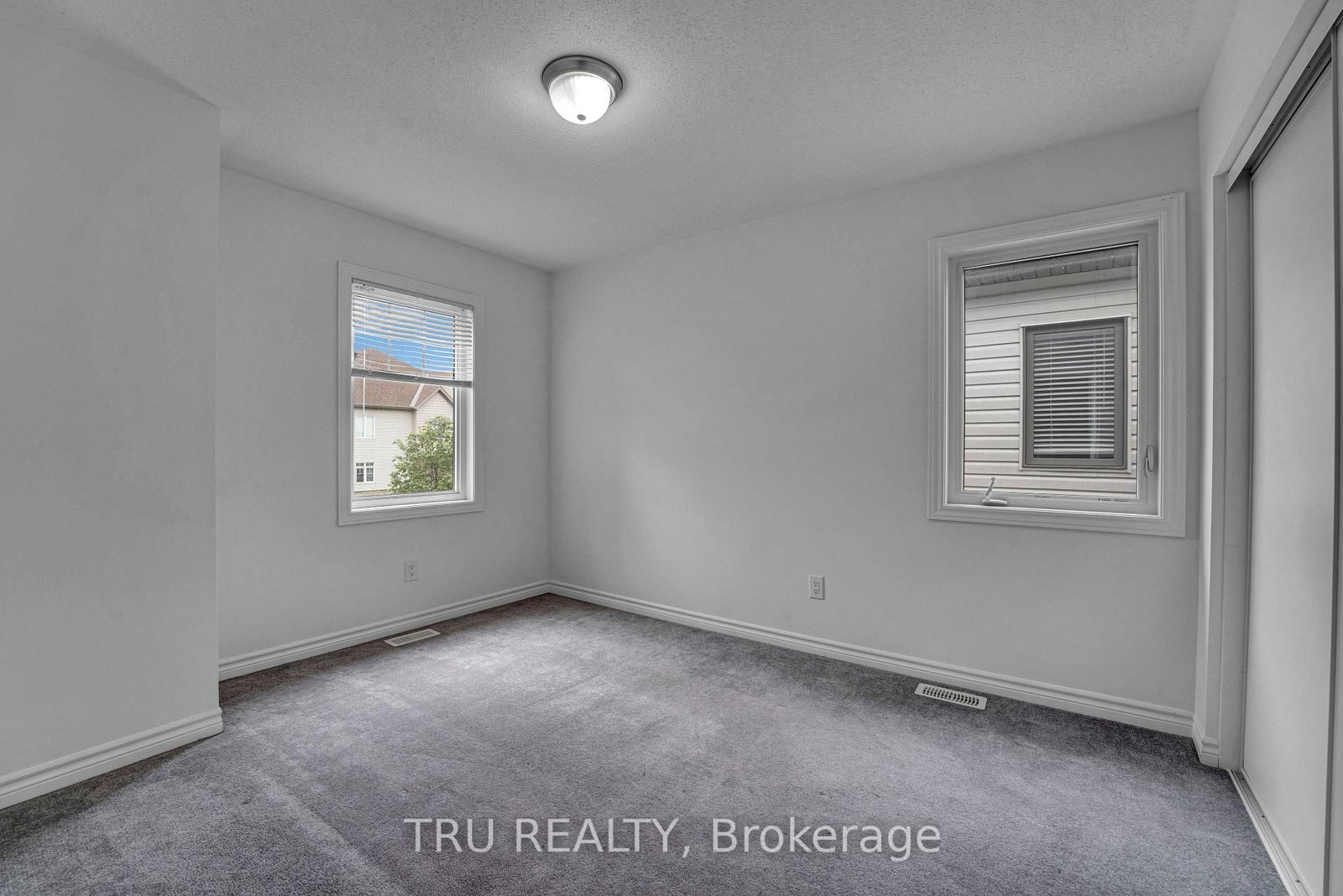 207 QUARTER HORSE Street • Ottawa, ON photo 33