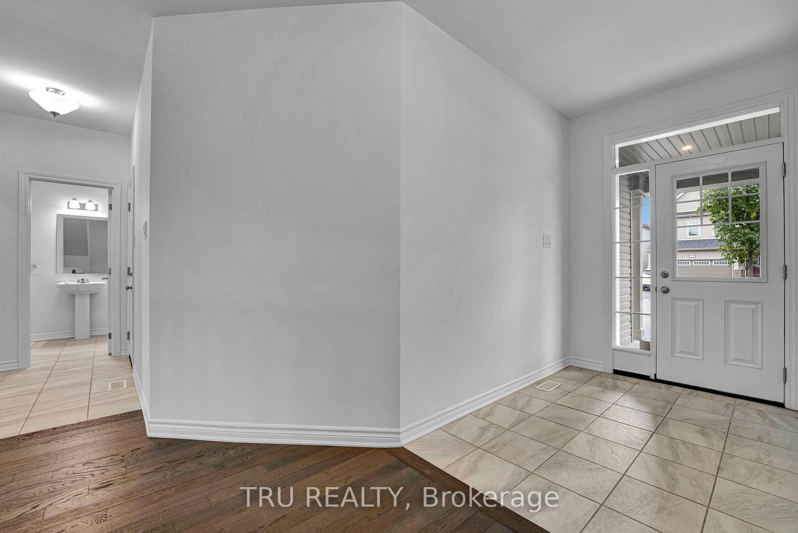 207 QUARTER HORSE Street • Ottawa, ON photo 4