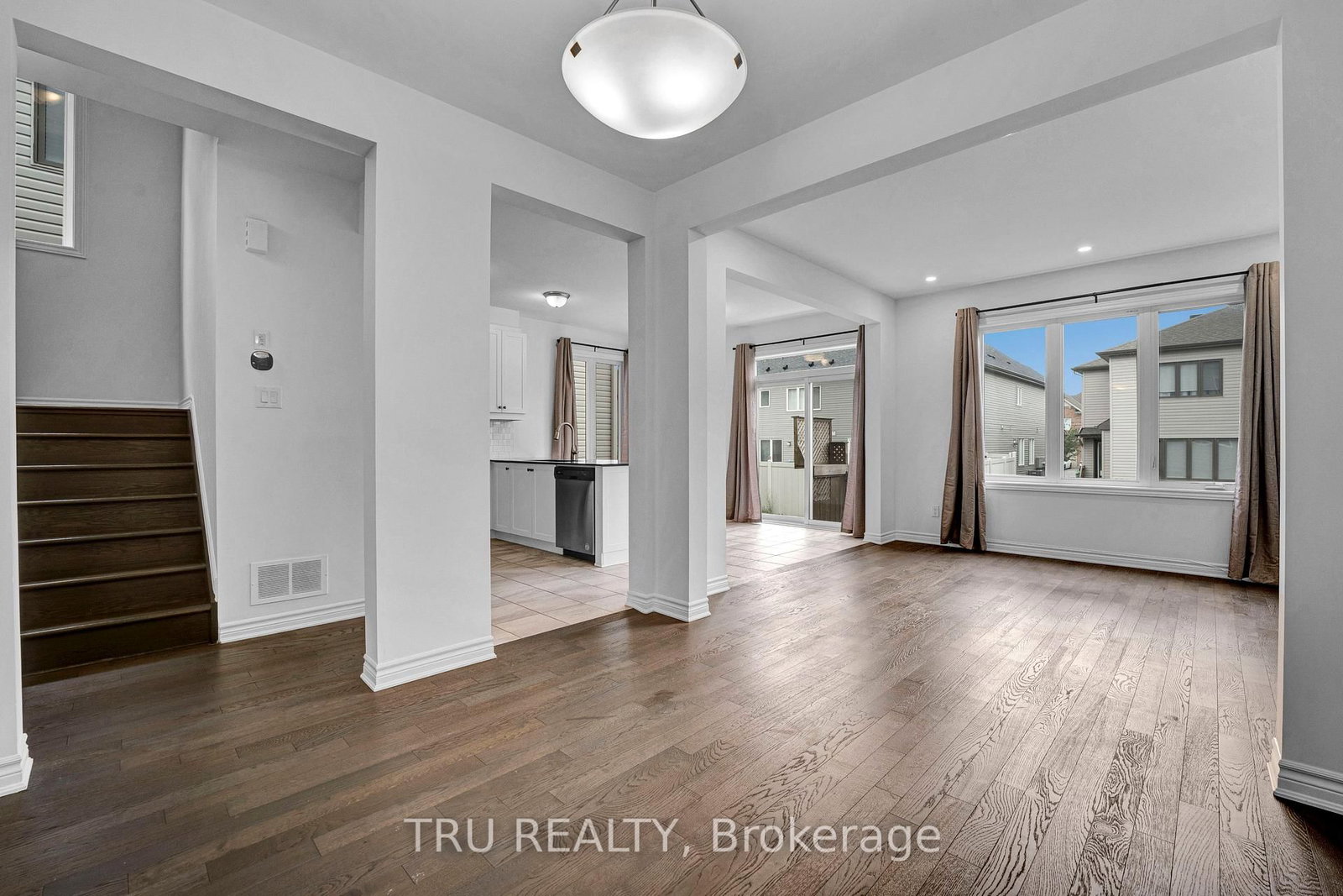 207 QUARTER HORSE Street • Ottawa, ON photo 9