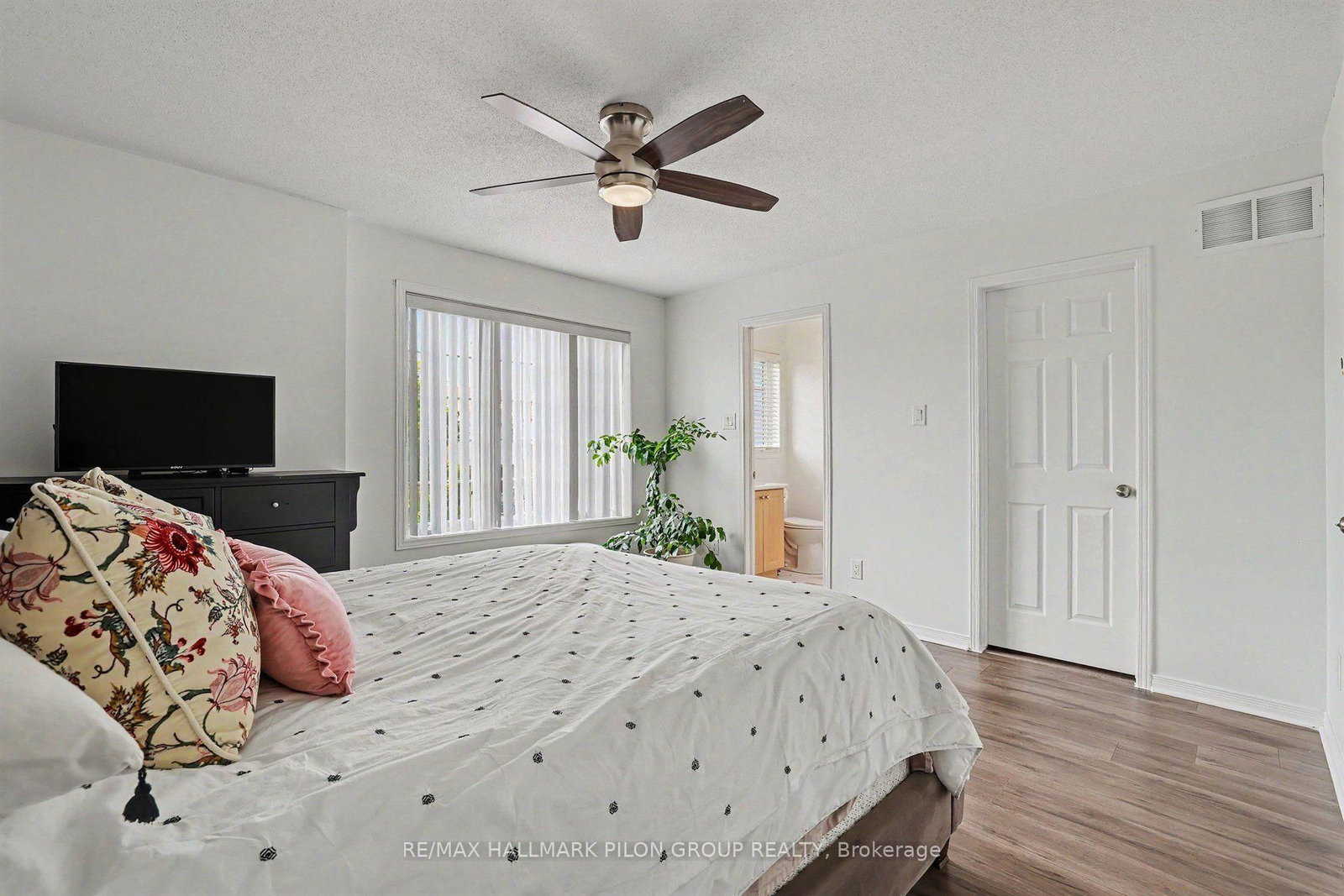 244 Rolling Meadow Crescent • Ottawa, ON photo 14
