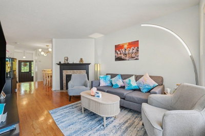 244 Rolling Meadow Crescent • Ottawa, ON photo 4