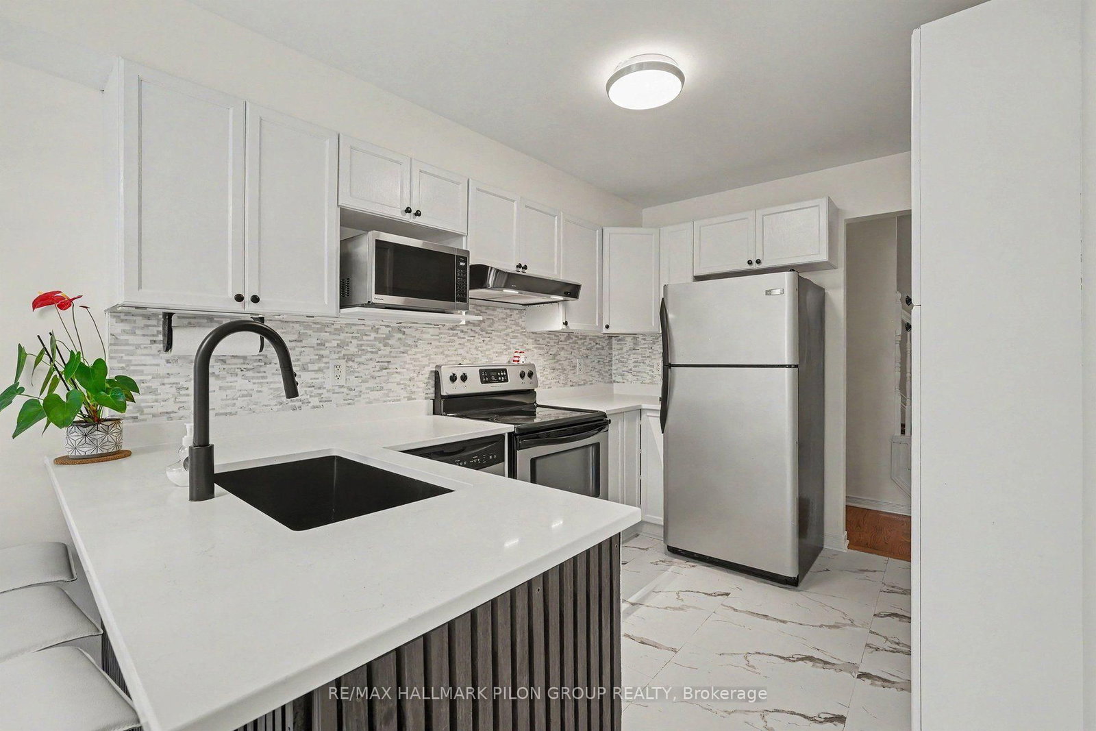 244 Rolling Meadow Crescent • Ottawa, ON photo 8