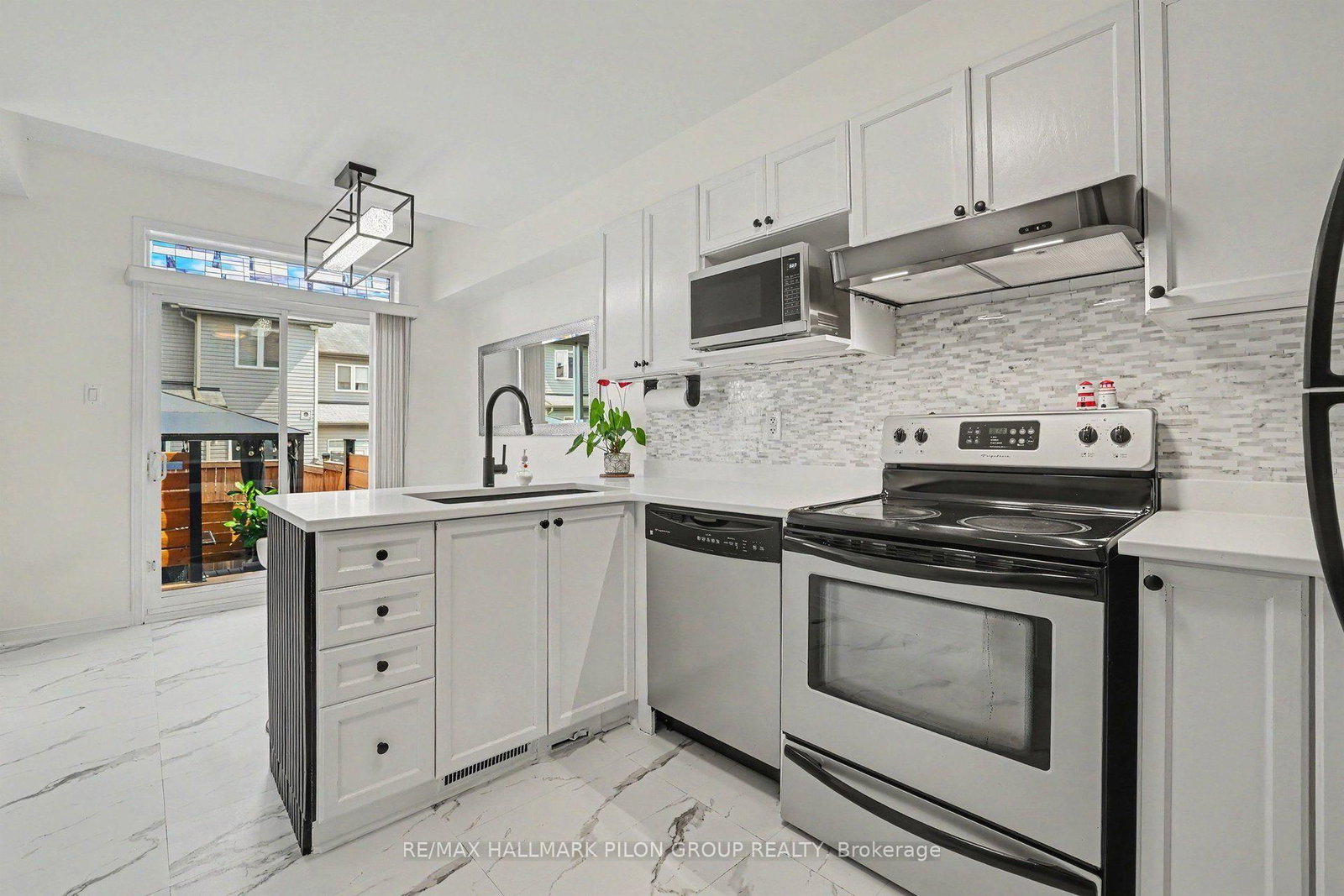 244 Rolling Meadow Crescent • Ottawa, ON photo 9