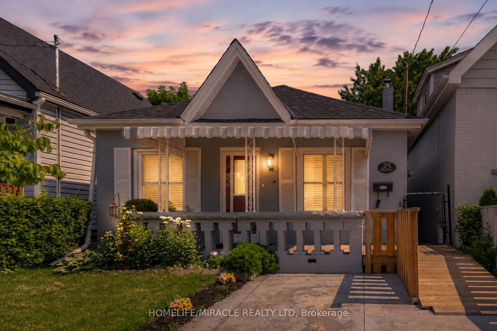 25 Hope Avenue • Hamilton, ON photo 1