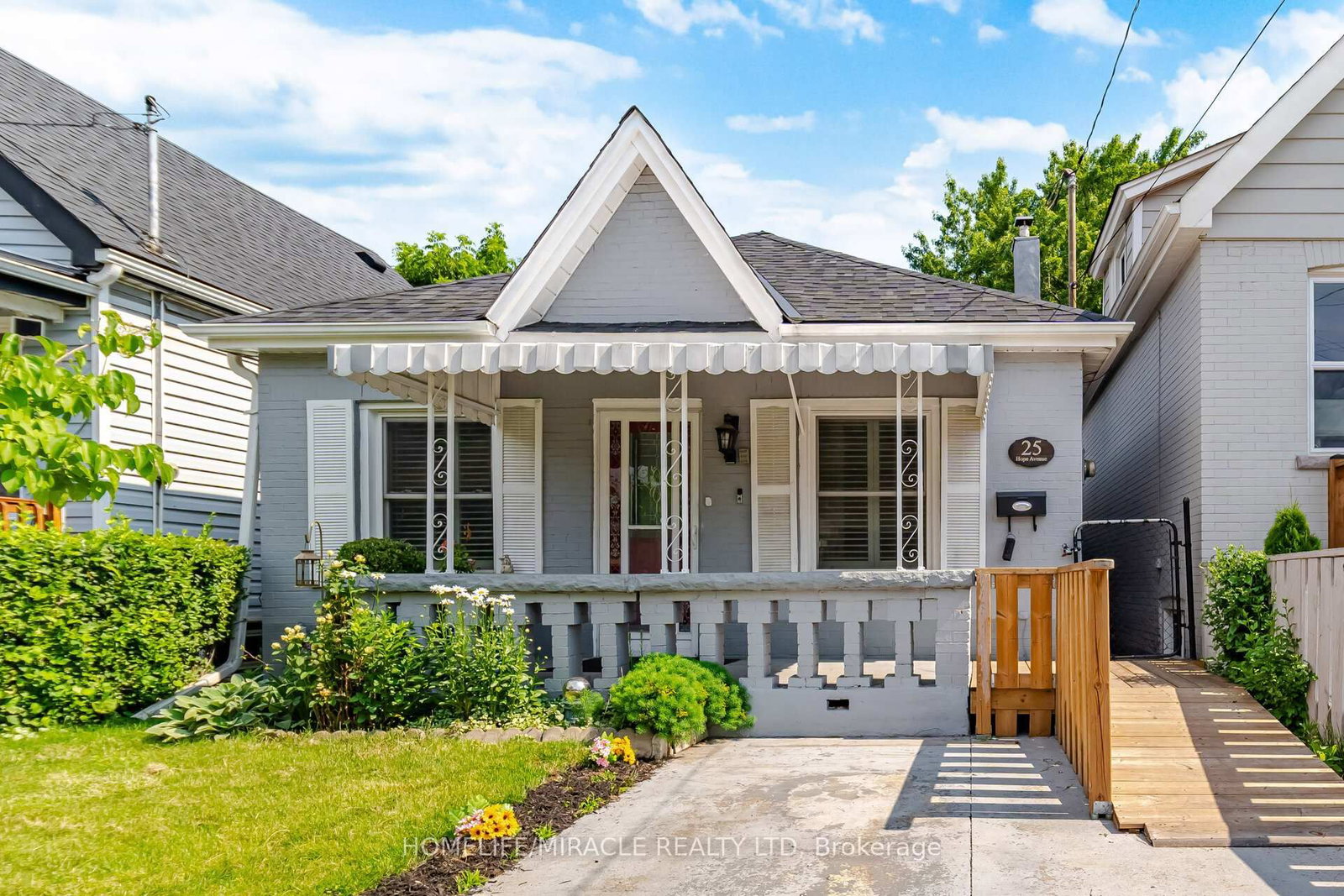 25 Hope Avenue • Hamilton, ON photo 2