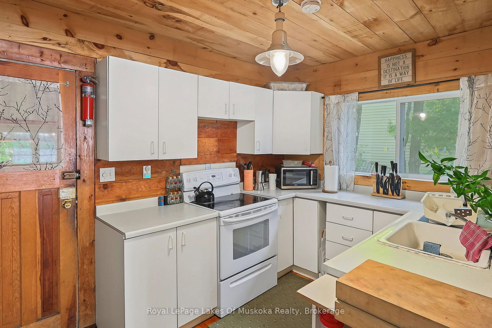 1063 Dickie lake Road • Lake of Bays, ON photo 15