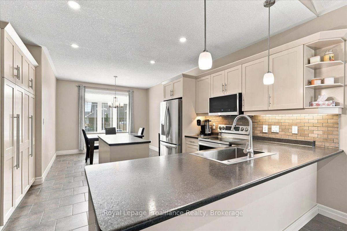 54 Cavendish Drive • Belleville, ON photo 8