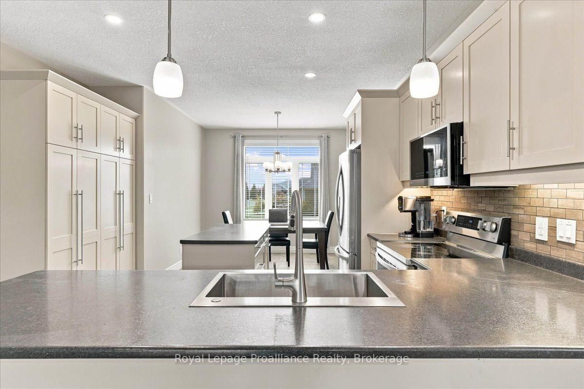 54 Cavendish Drive • Belleville, ON photo 9