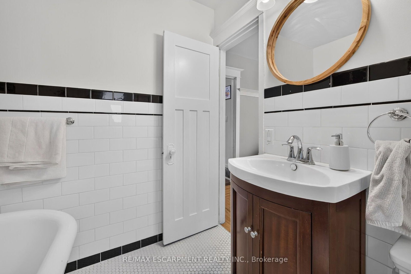 163 HESS Street S • Hamilton, ON photo 26