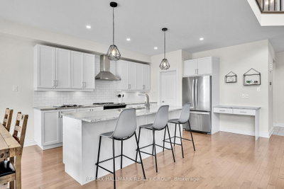 58 Zaatiik Grove • Ottawa, ON photo 5
