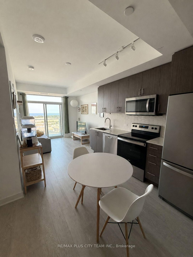 1512 - 2782 Barton Street