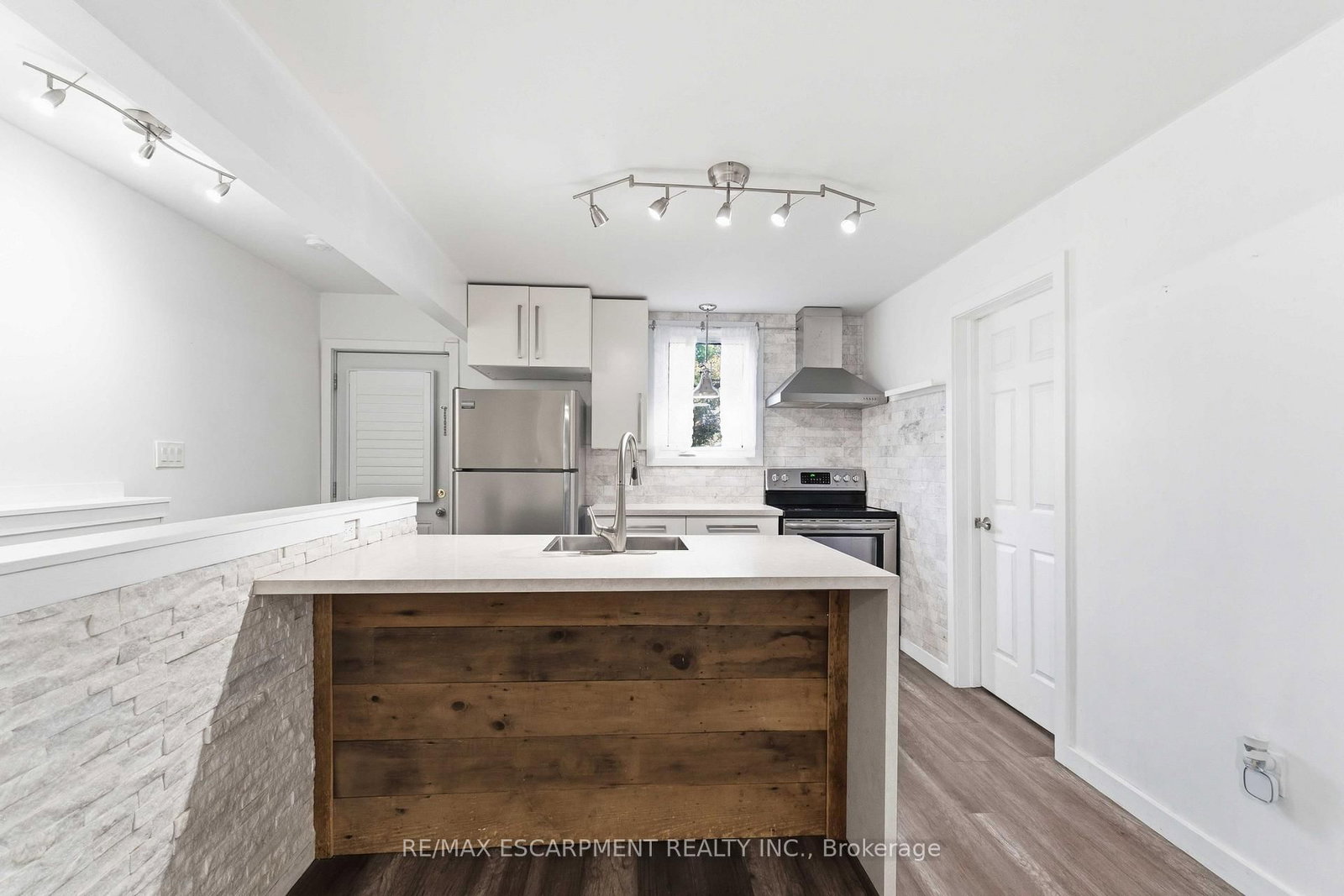 37 Maplecrest Avenue • St. Catharines, ON photo 10