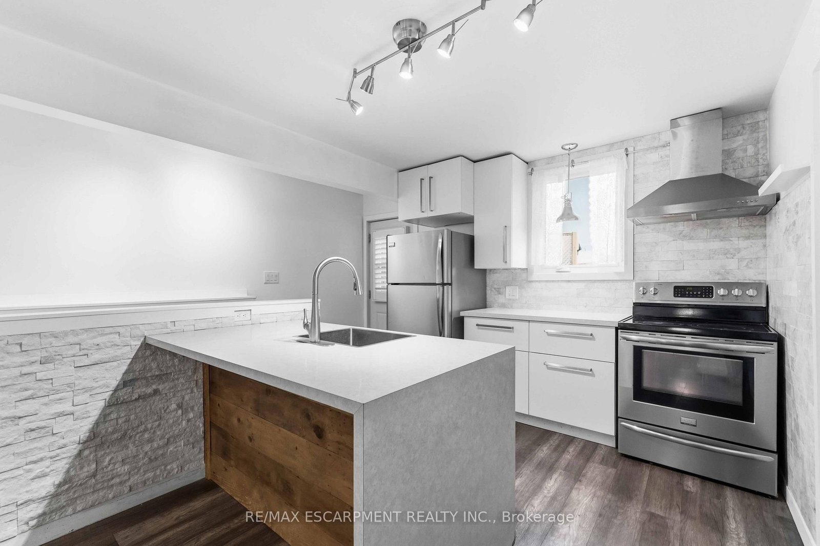 37 Maplecrest Avenue • St. Catharines, ON photo 12