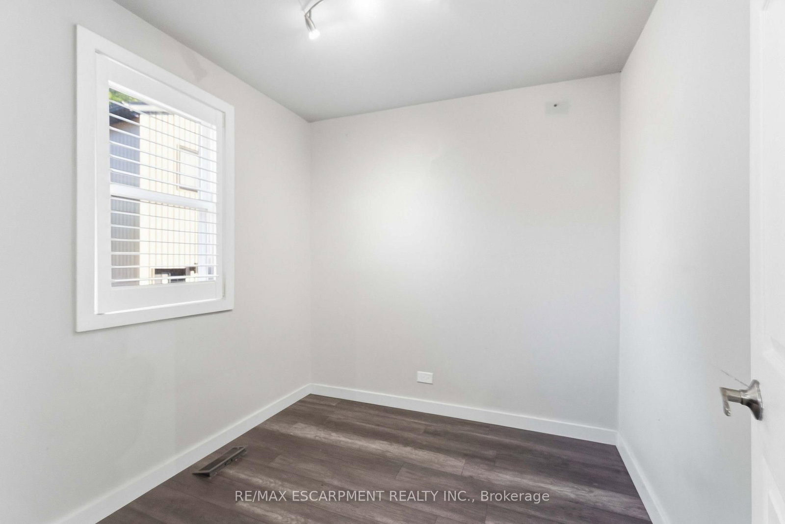 37 Maplecrest Avenue • St. Catharines, ON photo 16