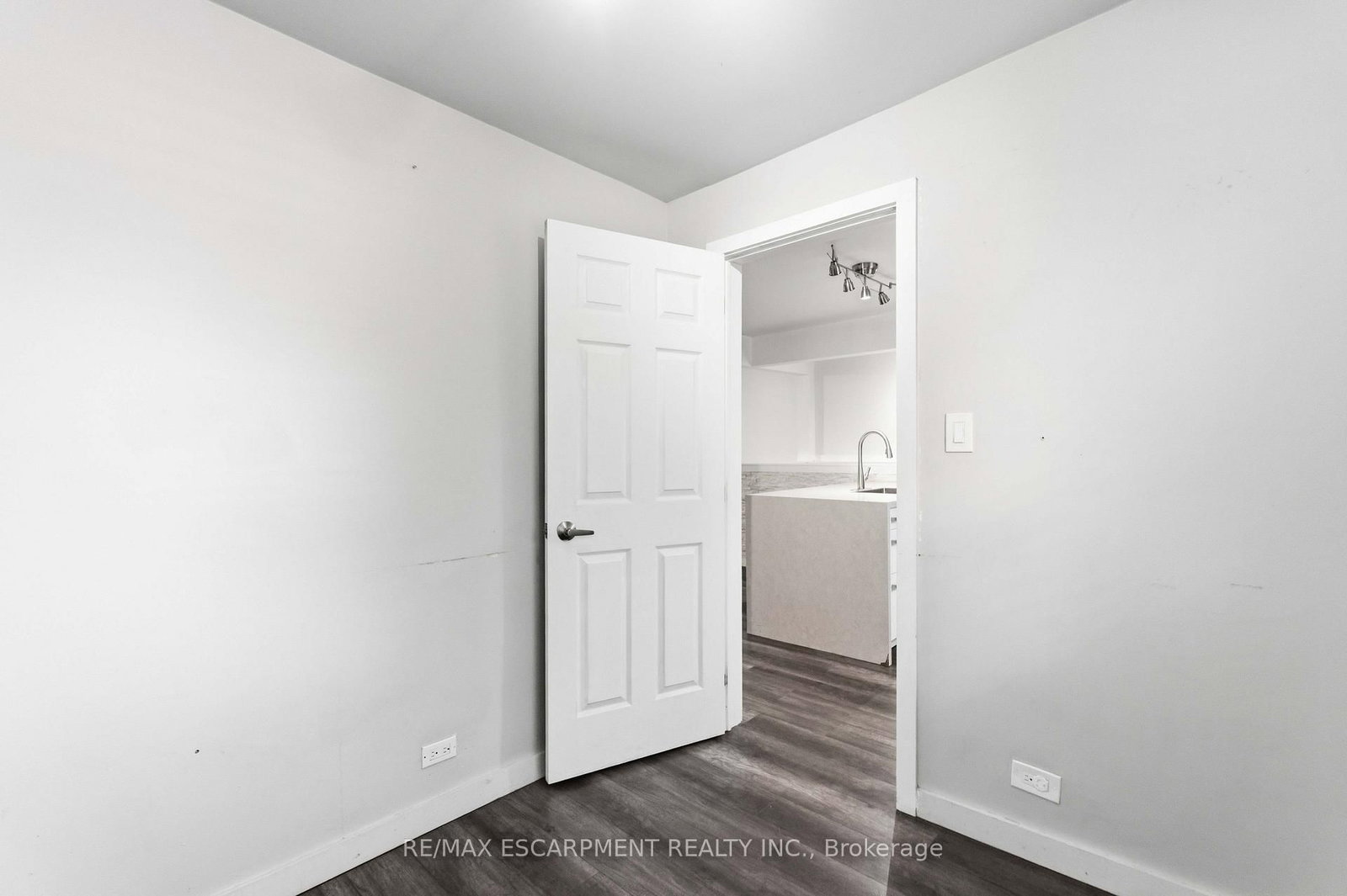 37 Maplecrest Avenue • St. Catharines, ON photo 17