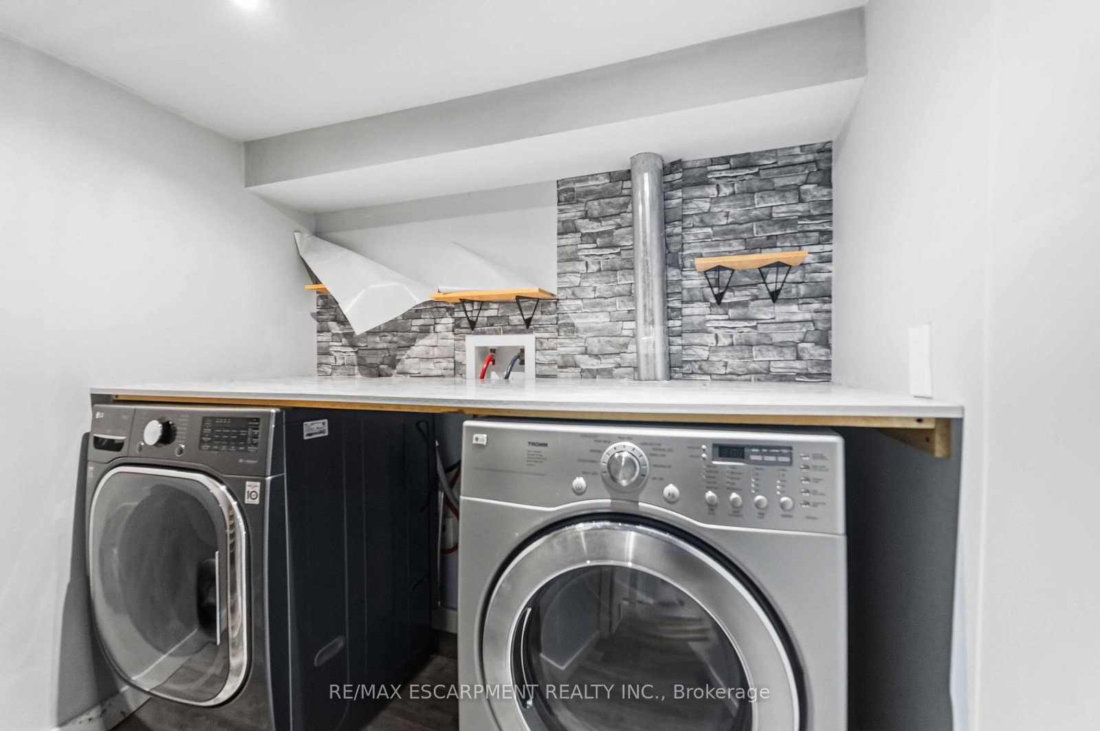 37 Maplecrest Avenue • St. Catharines, ON photo 19