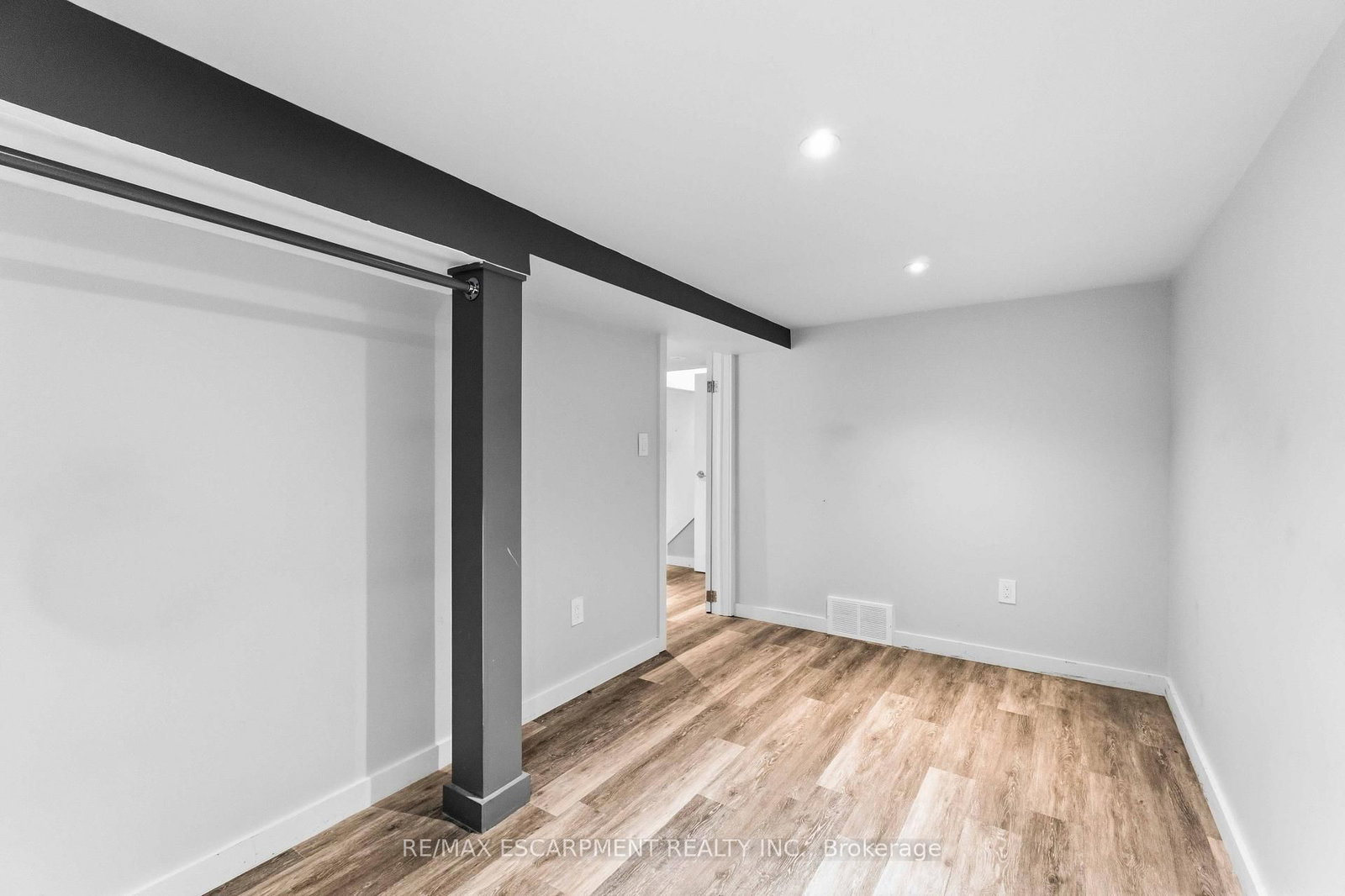 37 Maplecrest Avenue • St. Catharines, ON photo 21