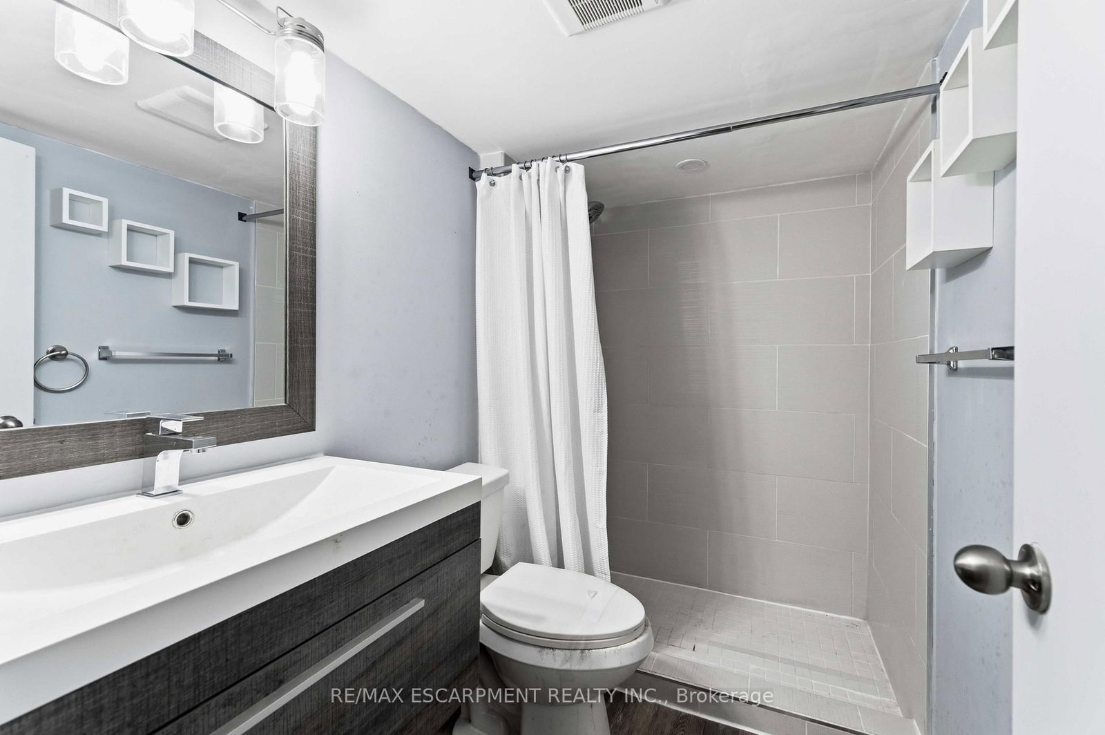 37 Maplecrest Avenue • St. Catharines, ON photo 22