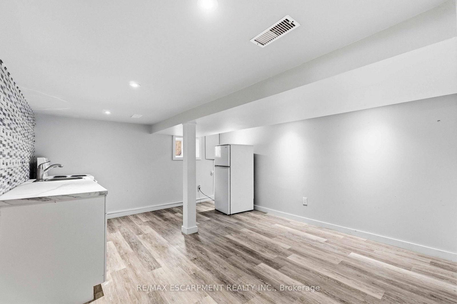 37 Maplecrest Avenue • St. Catharines, ON photo 23