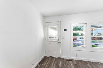 37 Maplecrest Avenue • St. Catharines, ON photo 4