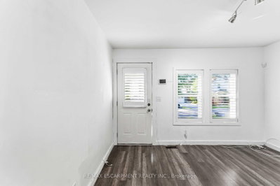 37 Maplecrest Avenue • St. Catharines, ON photo 5