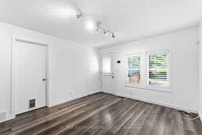 37 Maplecrest Avenue • St. Catharines, ON photo 8