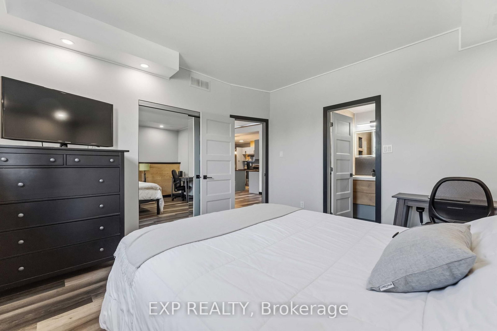 104 Artesa Private • #J • Ottawa, ON photo 29