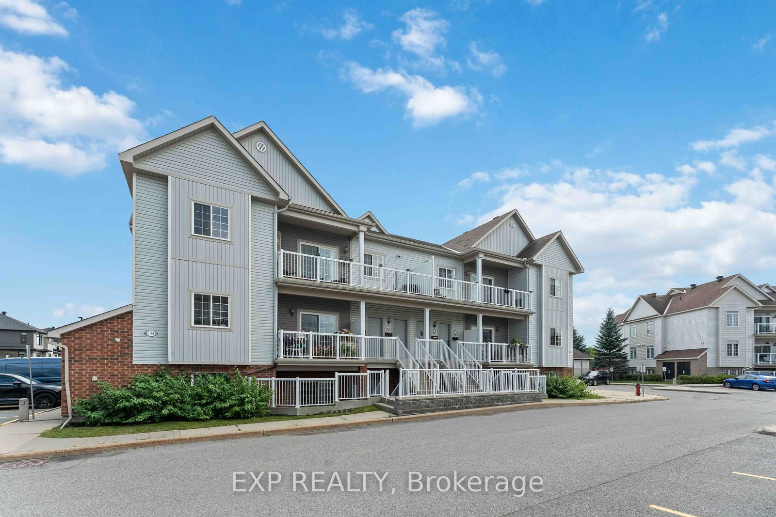 104 Artesa Private • #J • Ottawa, ON photo 3