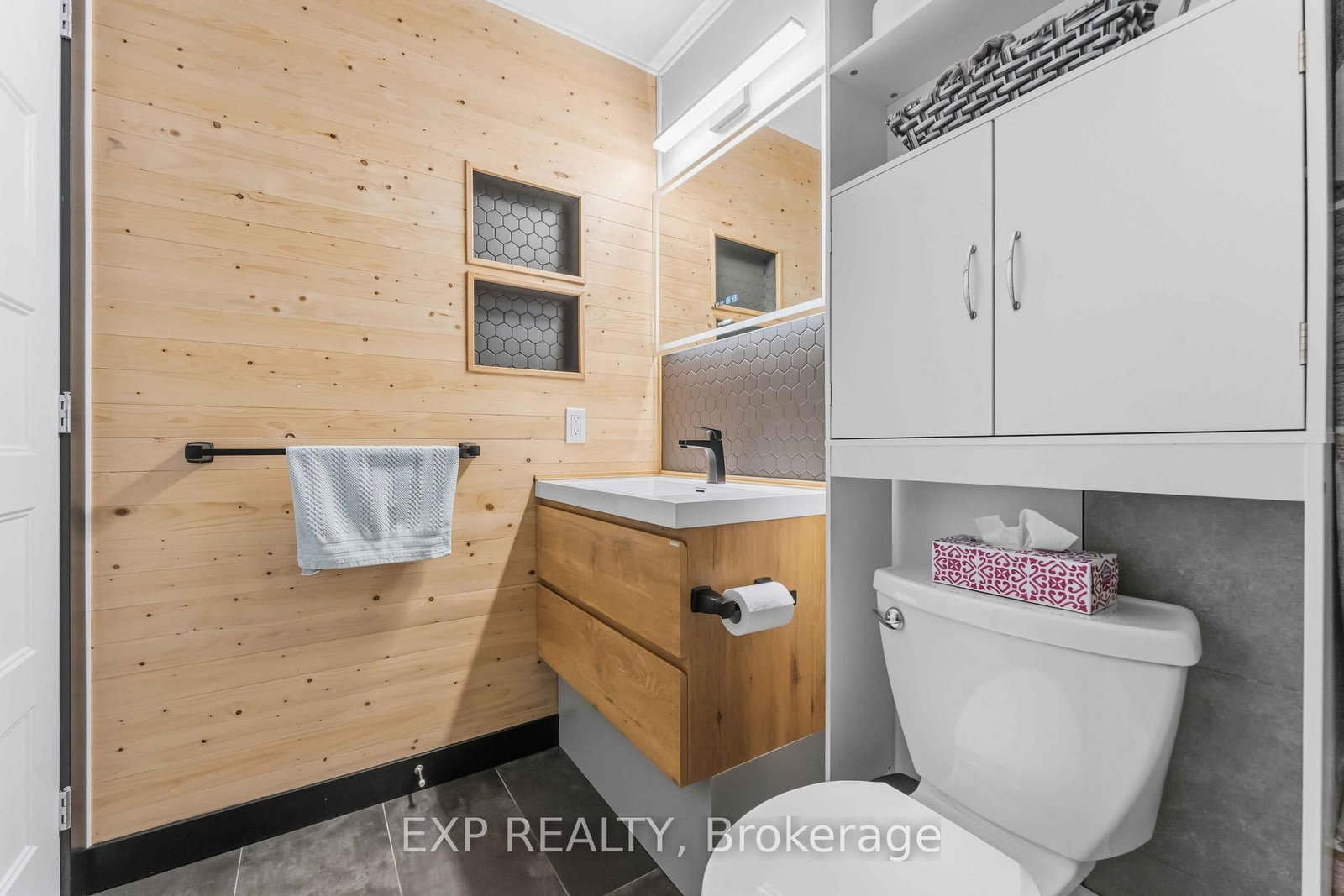 104 Artesa Private • #J • Ottawa, ON photo 34