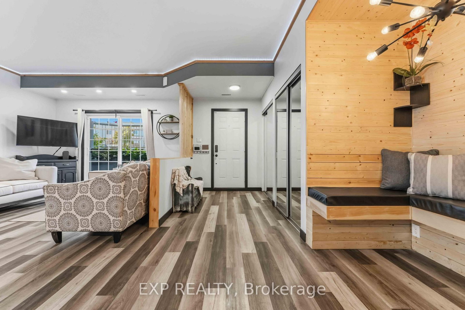 104 Artesa Private • #J • Ottawa, ON photo 5