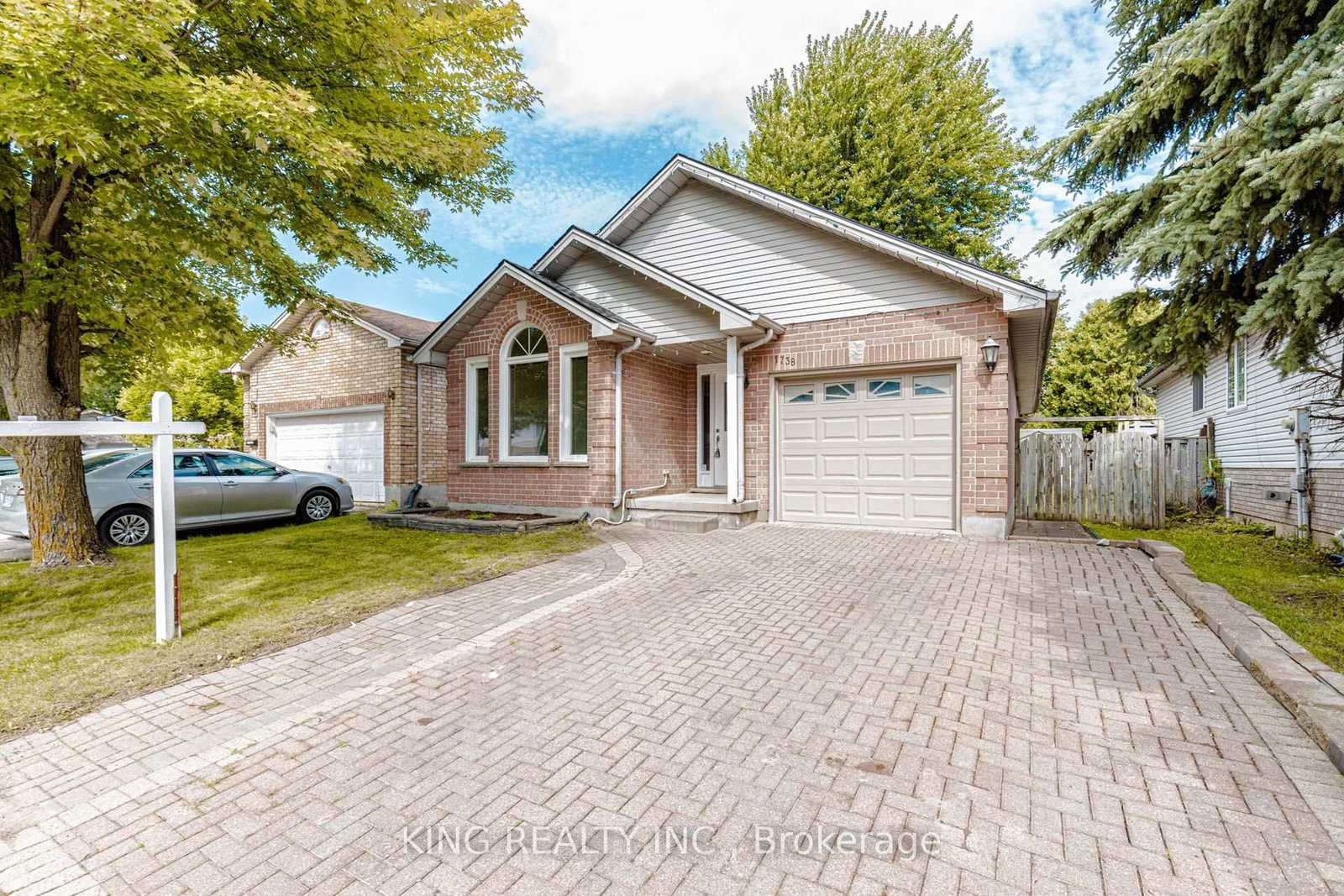 1738 MARCONI Boulevard, London East