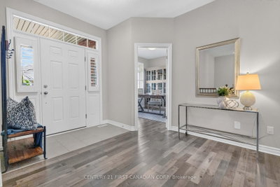 3183 Pincombe Drive • London South, ON photo 4