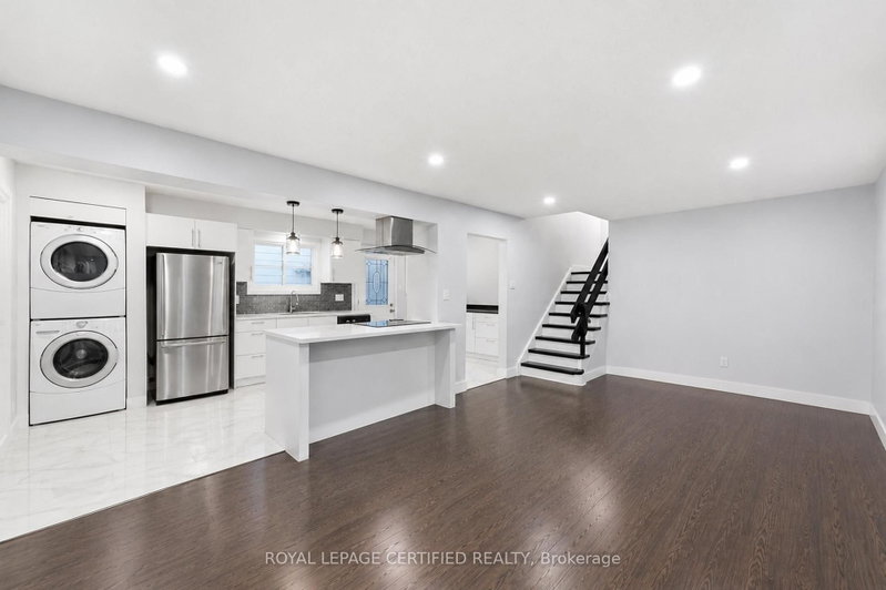 208 Deveron Crescent