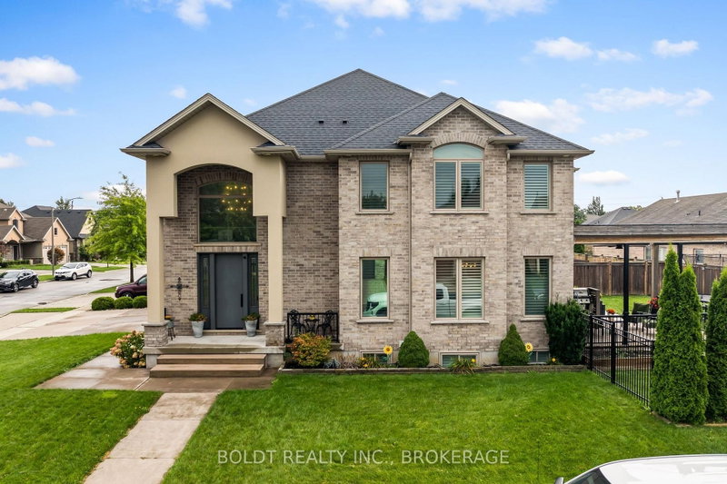 90 Videl Crescent N