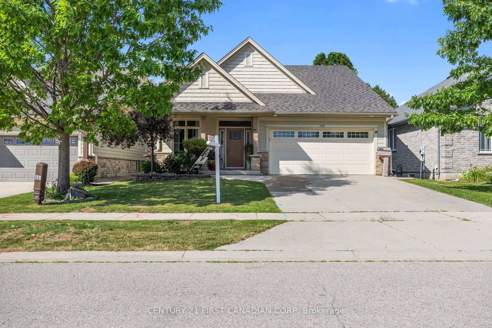 292 Walnut Street • Lucan Biddulph, ON photo 2