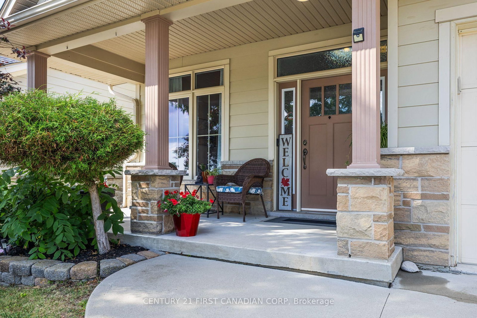 292 Walnut Street • Lucan Biddulph, ON photo 3